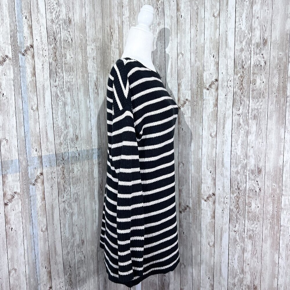 Women's Old Navy Sweater | Black & White | Scoop Neck | Medium | Tunic Length - Picture 3 of 12